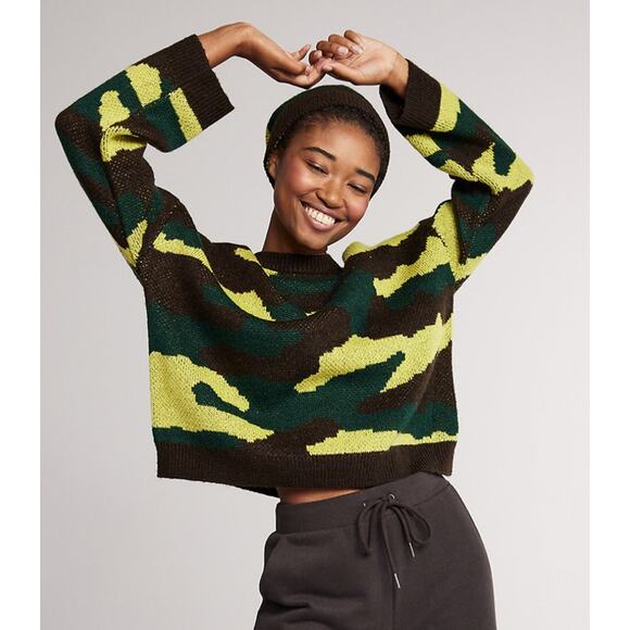 Yummy Sweater Co. Camo Easy Crewneck Cropped Sweater - M - Picture 1 of 6